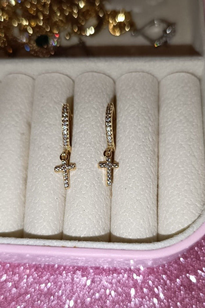 Cercei Placati cu Aur Cu Cristale Zirconia Hoops cu Cruce Cross Pendant