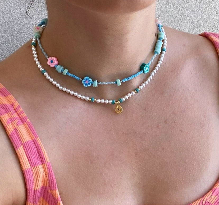 Set Placat cu Aur Doua Coliere tip Choker cu Perle si Pandantive Colorate Sunny