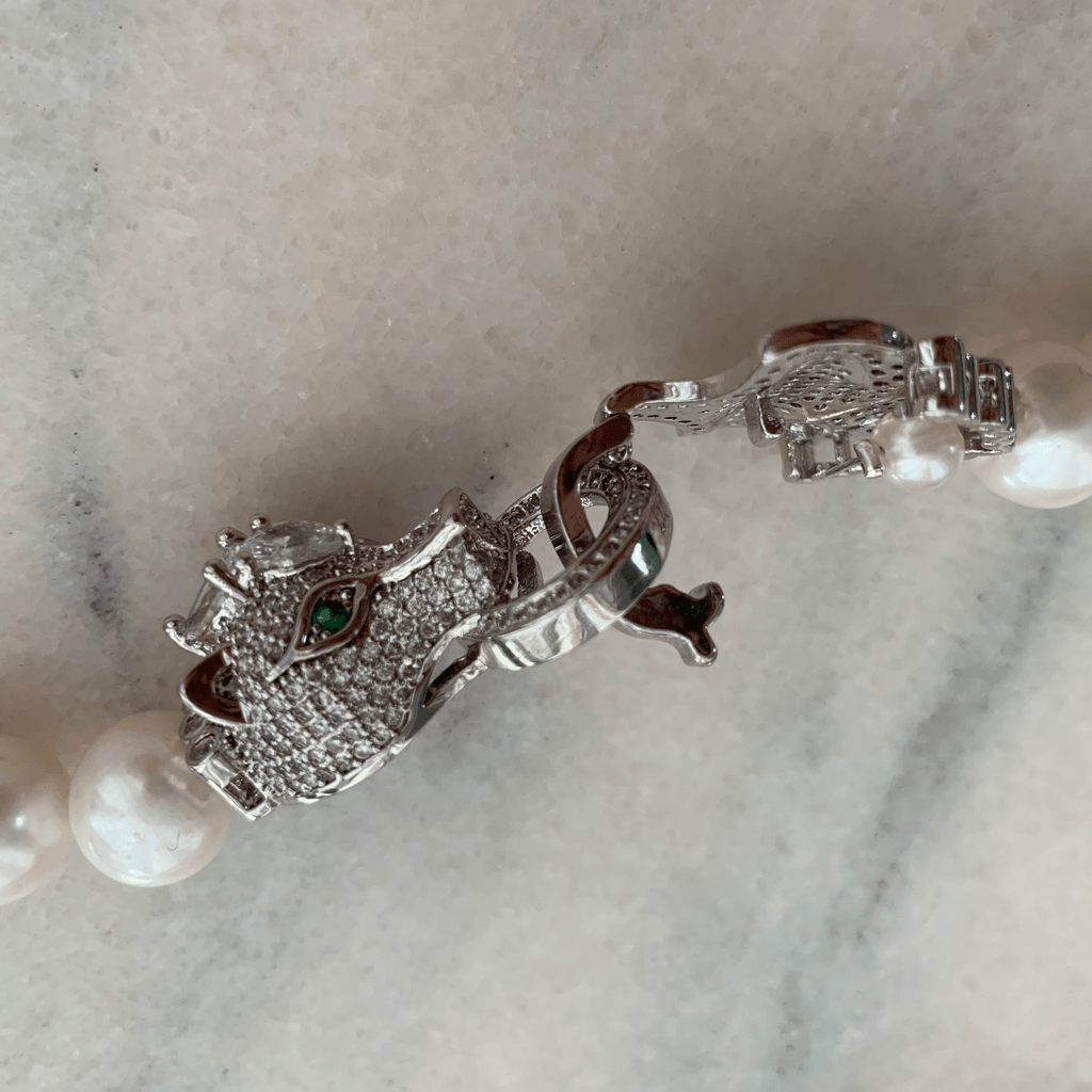 Colier Placat cu Rodiu tip Choker cu Perle Albe Jaguar