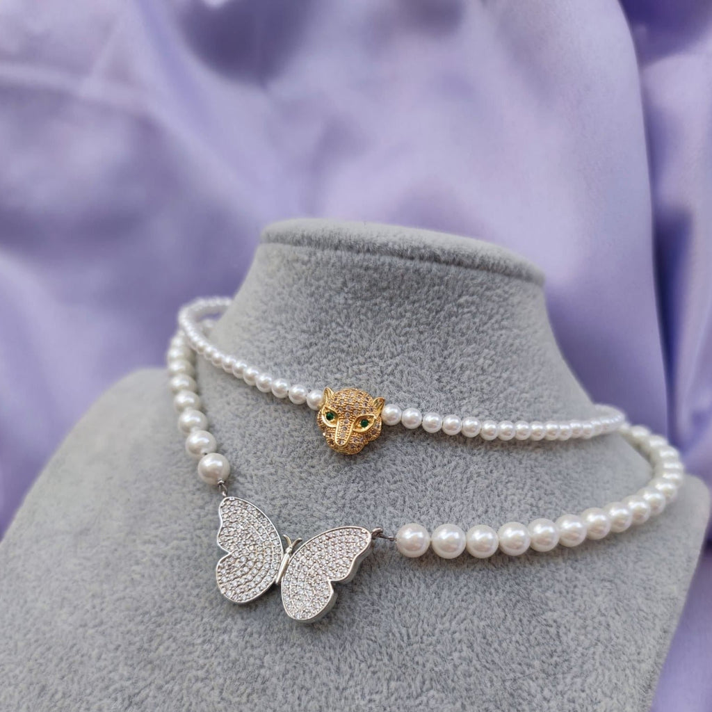 Colier tip Choker cu perle albe si Pandanitv Zirconia Leu