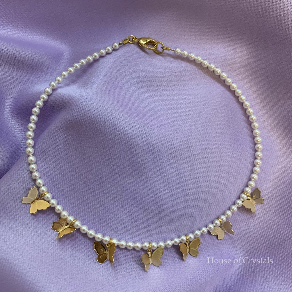 Colier tip Choker Placat cu Aur Perle Albe si Fluturi Cupido