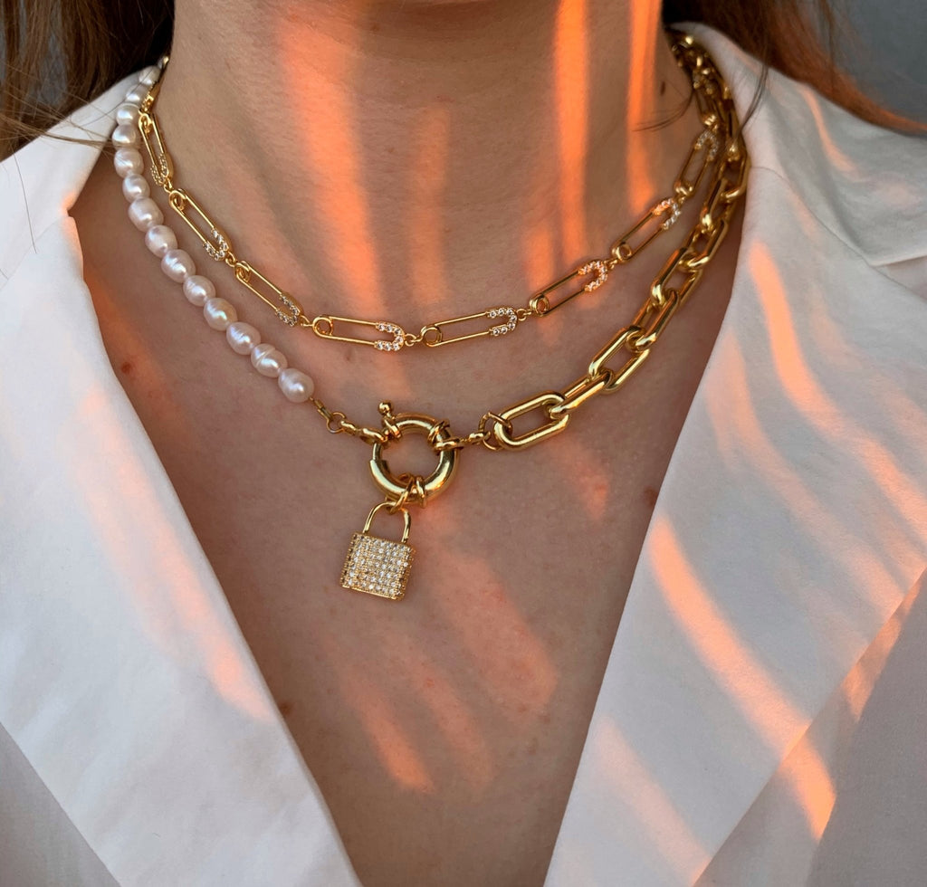 Colier tip Choker Placat cu Aur cu Cristale Zirconia Safety Pin